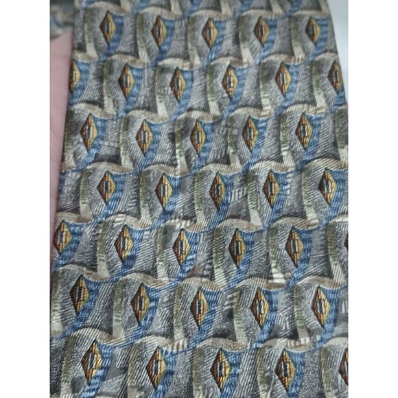 Preswick & Moore 100% Imported Silk Taupe/Gray Geometric Pattern Tie - Picture 5 of 8